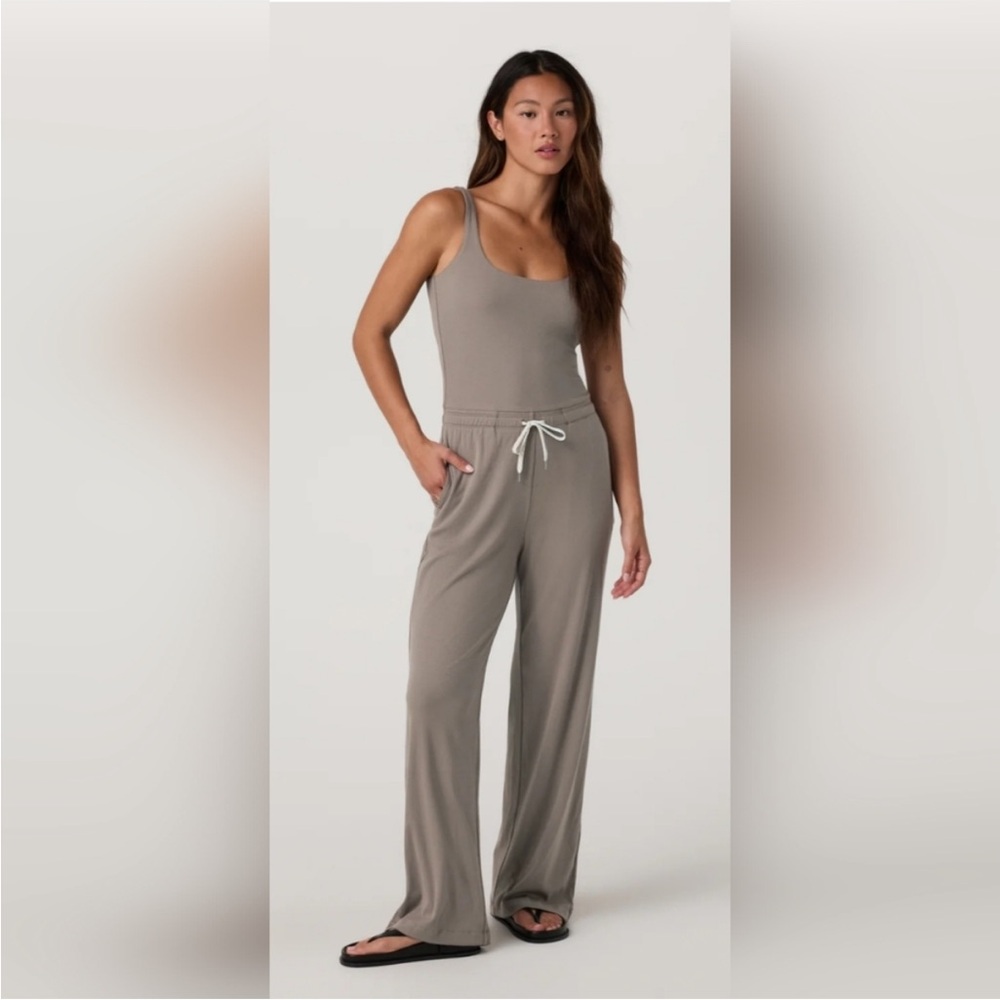 Vuori Pose Scoop Jumpsuit Smokey Taupe